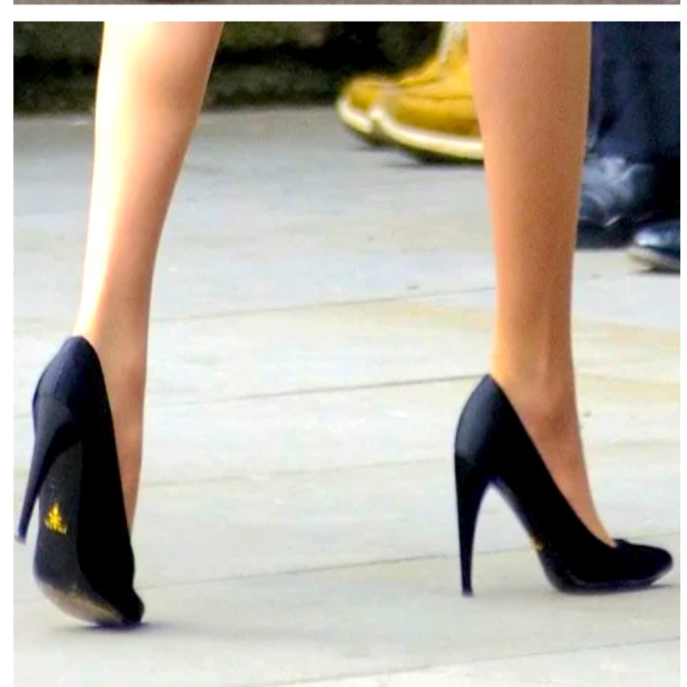 Prada curved heel patent leather court pumps 39 pointed toe